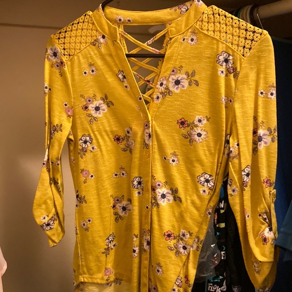 No Boundaries Tops - Floral No Boundaries three quarter sleeve top